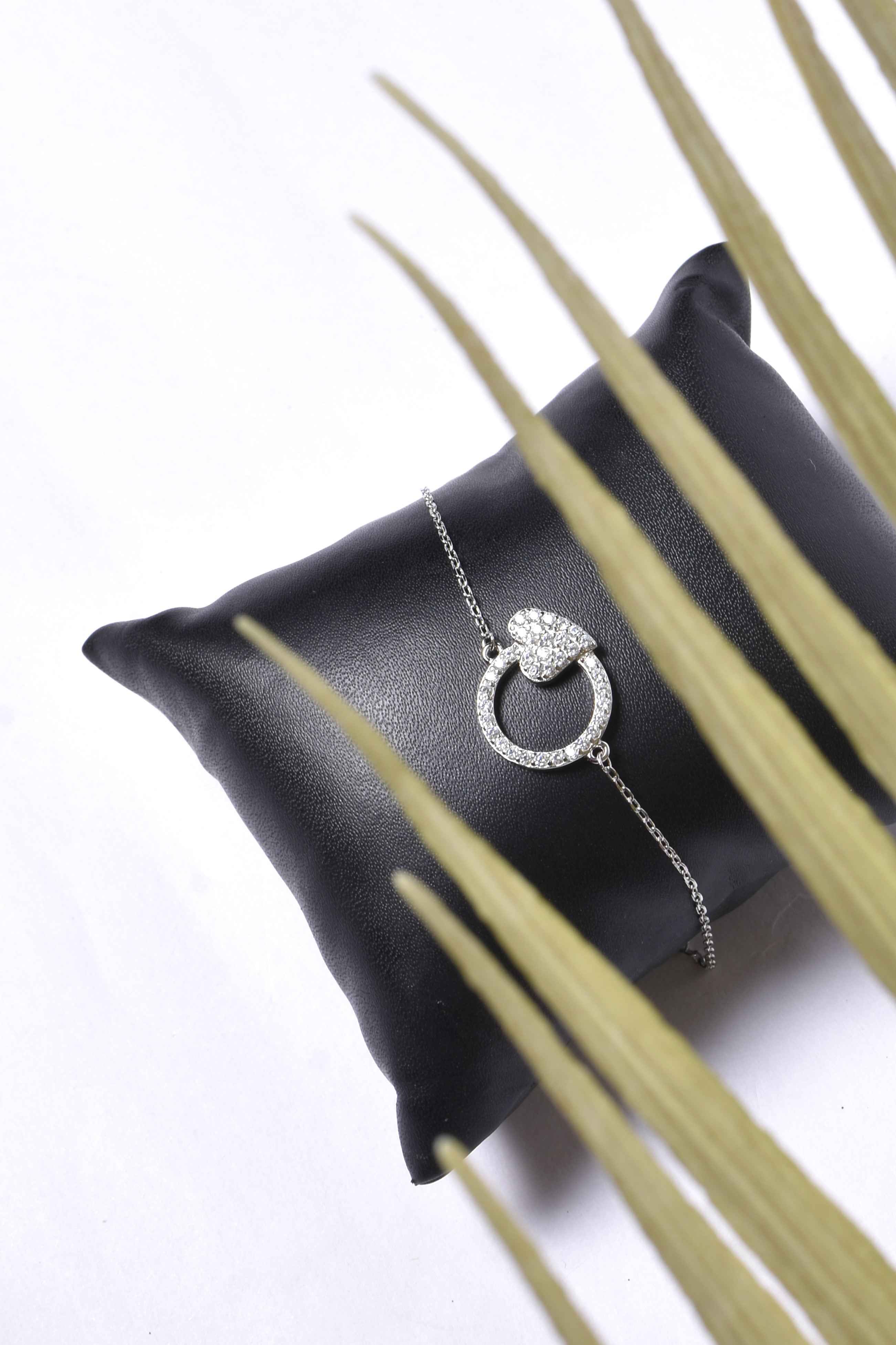 Sparkling Heart Circle Bracelet