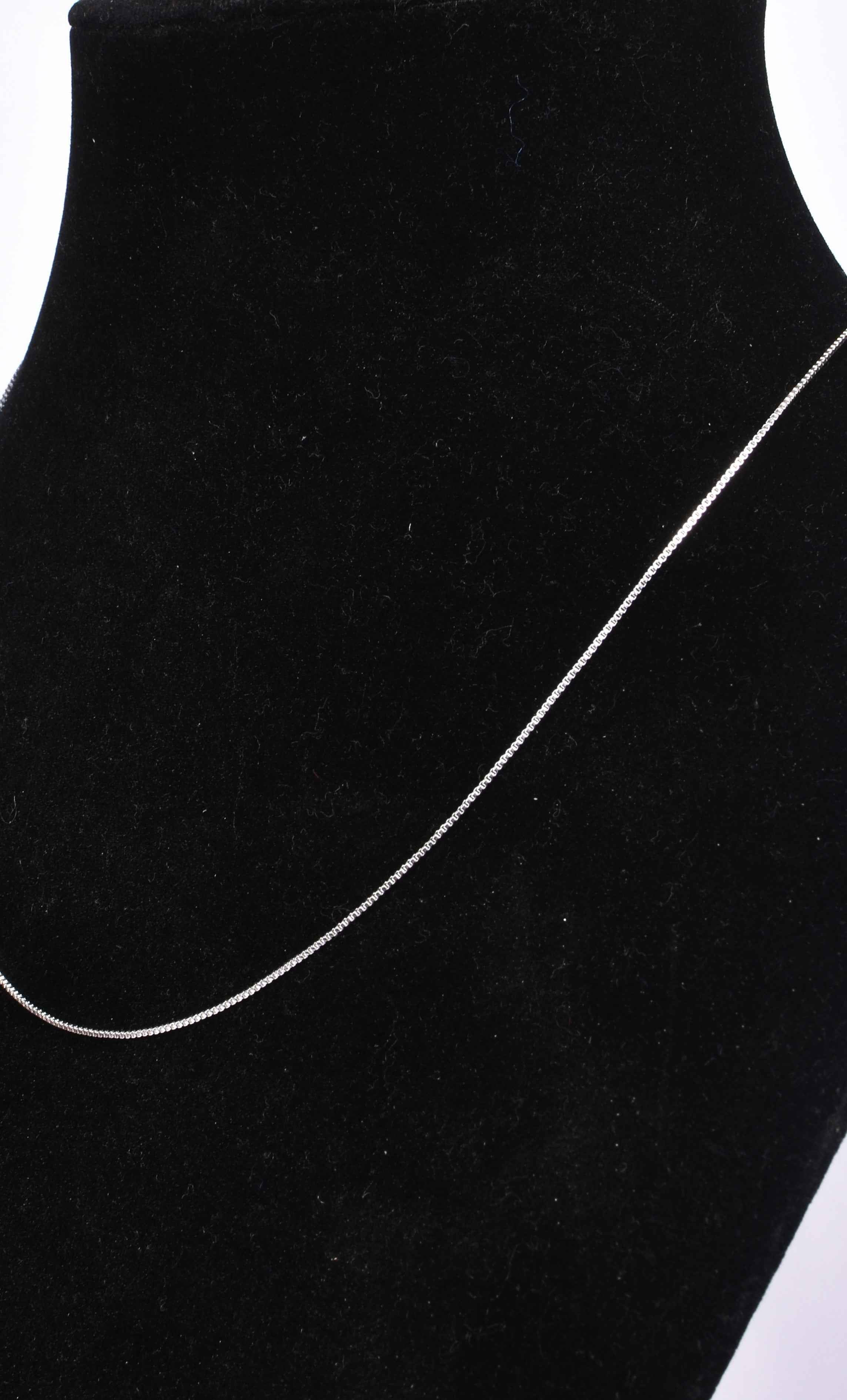 Elegant Daily Wear  Box Chain