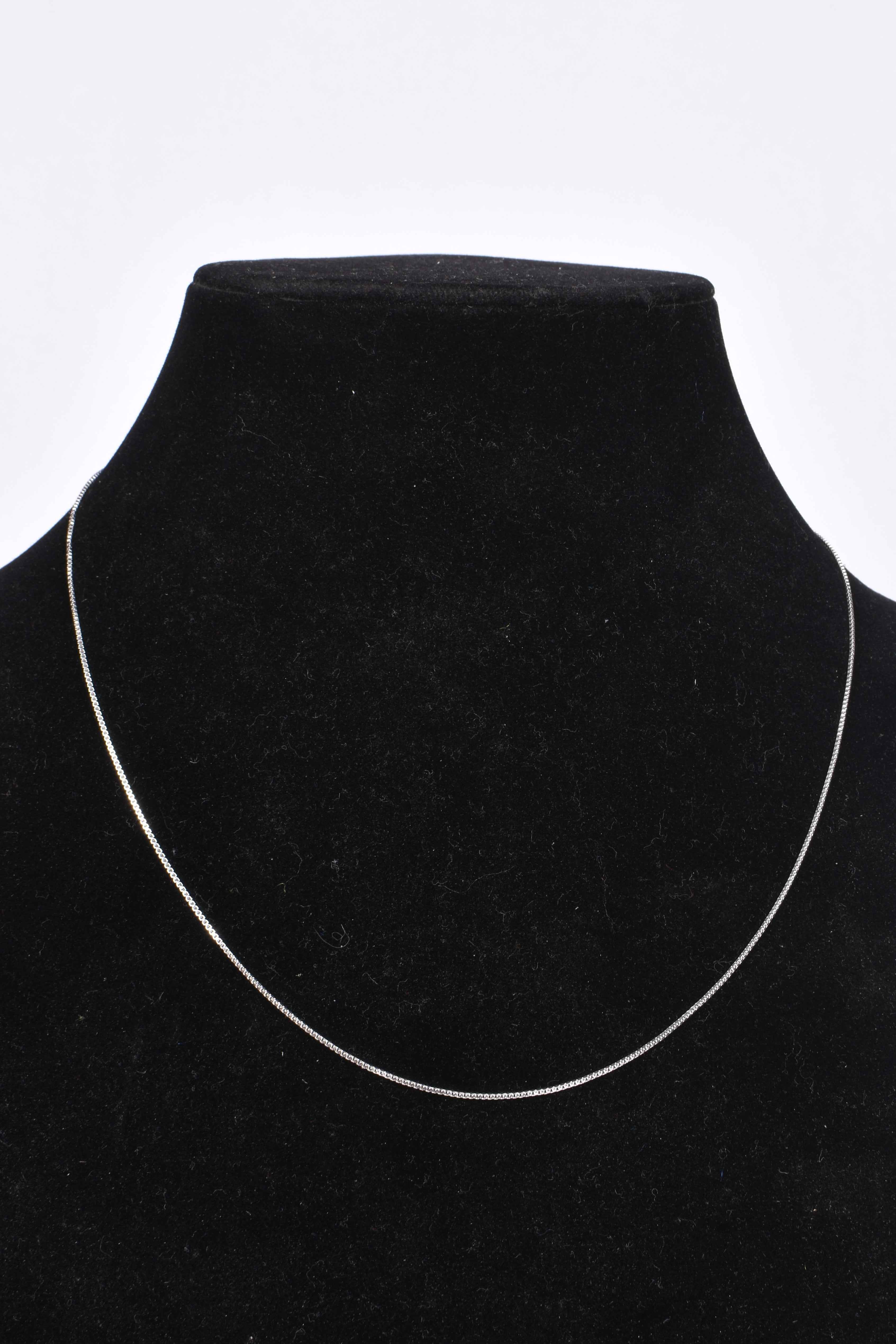 Elegant Daily Wear  Box Chain