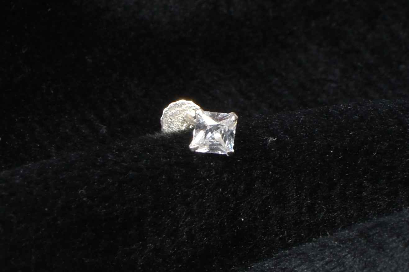 92.5 Silver Square Nose Pin